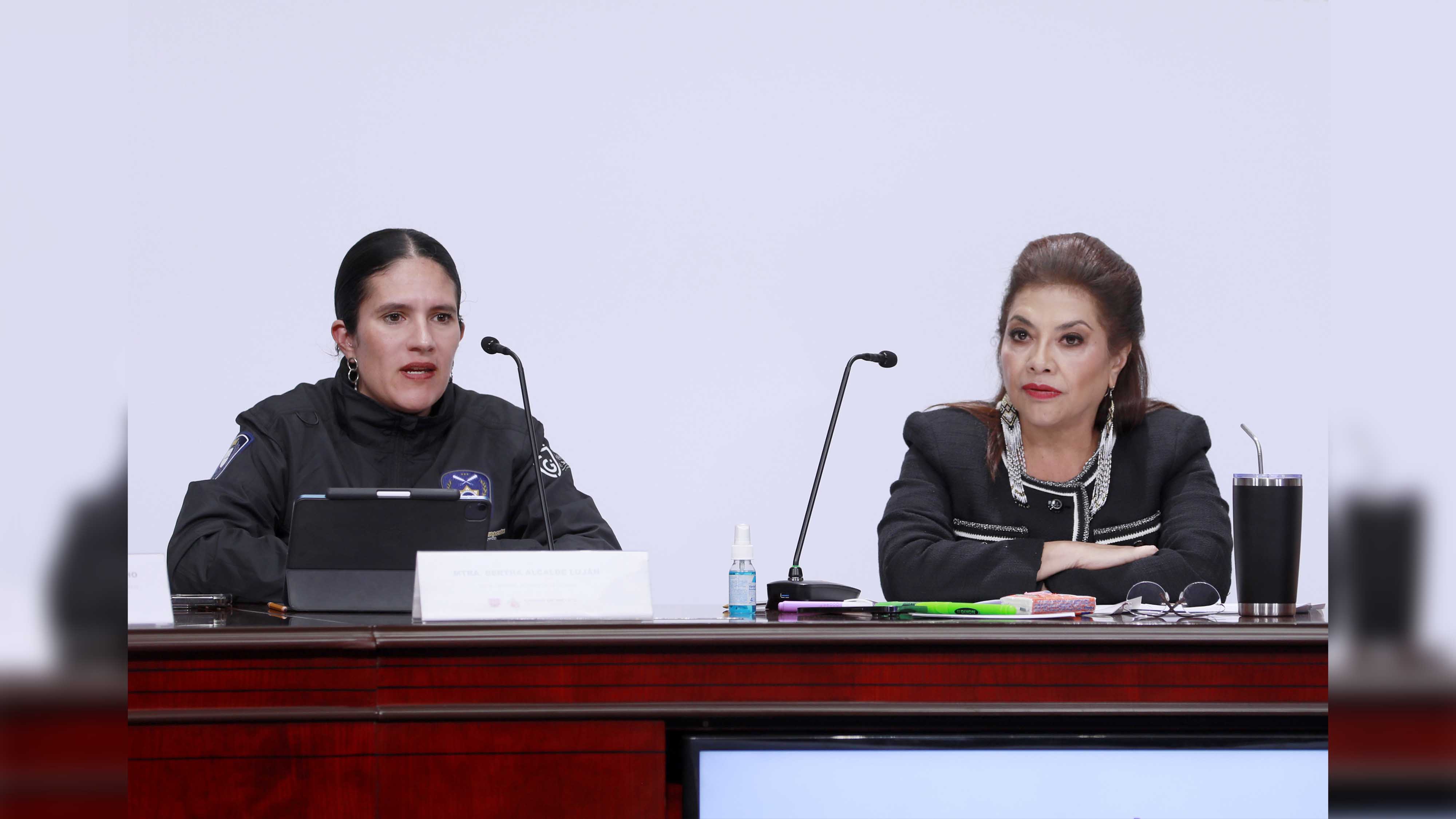 Conferencia de prensa 4nov 06.jpg